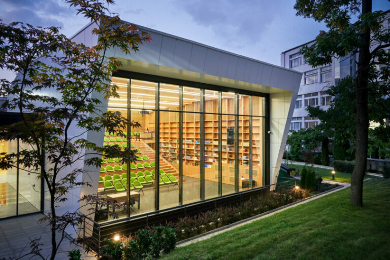 Biblio_Otvun-810x541